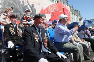 Парад Победы на Дворцовой площади посетили 168 ветеранов