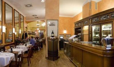 Жителям Вены раздали ваучеры для бесплатного посещения ресторанов