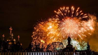 Прямая трансляция праздничного салюта из Москвы в честь 75-й годовщины Победы