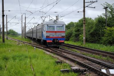 Из-за непогоды на Прикарпатье "Укрзализныця" отменяет пригородные поезда