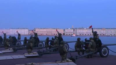 Салют в честь юбилея Победы состоялся в Петербурге