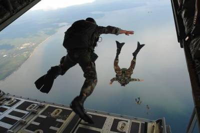 Спецназ России получит парашюты для прыжков с 70-метровой высоты