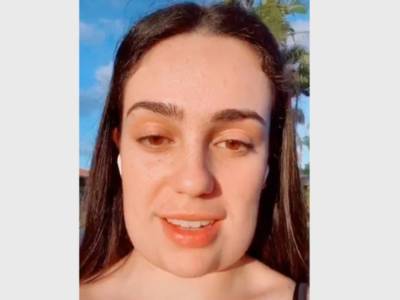 Лицо австралийской девушки после операции распухло и стало квадратным
