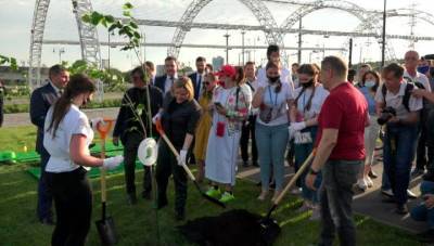 У Мамаева кургана в Волгограде заложили липовую аллею в рамках акции "Сад памяти"