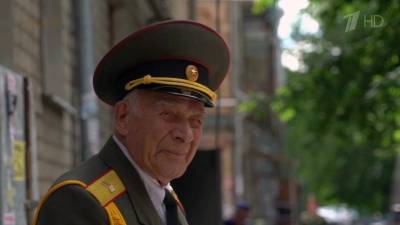 В Екатеринбурге военные навестили ветерана Великой Отечественной войны и провели для него личный парад