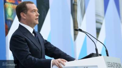Медведев проголосовал по поправкам в Конституцию в первый день