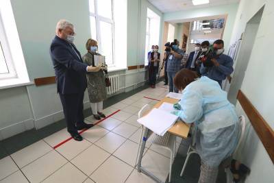 Мэр Томска и губернатор области в первых рядах проголосовали по поправкам в Конституцию. Фото