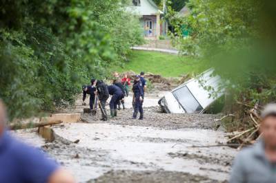 Потоп на Прикарпатье: подтоплены более 10 тыс. домов, разрушены 90 мостов