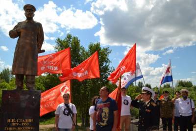 Памятник Сталину установили на Бору