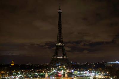 Эйфелева башня возобновила работу в Париже