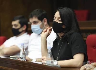 «Грапарак»: Зараженные коронавирусом депутаты от правящего блока 22 июня пришли в парламент