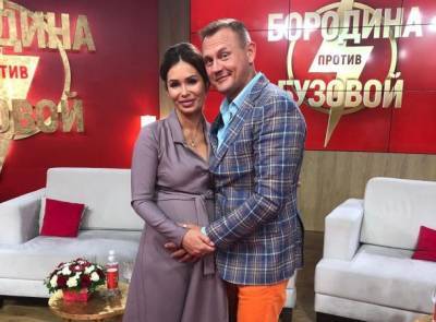 Степан Меньщиков привел беременную невесту в ЗАГС