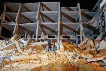 Министерство строительства заявило, что здание, обрушившееся в Карши, возводилось незаконно