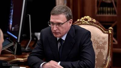 Омский губернатор Александр Бурков принял участие в голосовании по поправкам в первый день