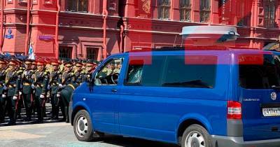 Солдат атаковал машину ФСО перед парадом на Красной площади