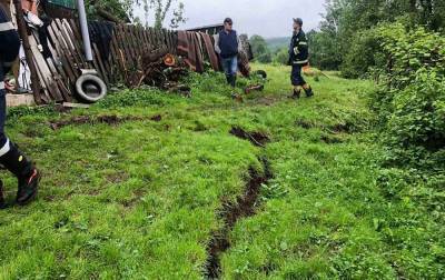В Украине предупредили о возможном смещении почвы в Карпатах