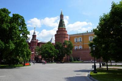 Кремль оценил вывешивание «радужного флага» на посольстве США в Москве