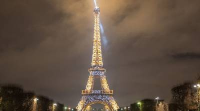 В Париже снова открыли для посещения Эйфелевую башню