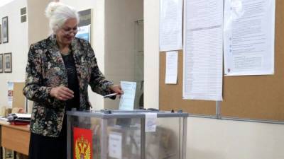 Петербуржцы активно идут на голосование по поправкам в Конституцию