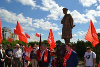 НРО КПРФ поддержало установку памятника Сталину на Бору