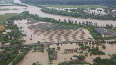 Западная Украина утопает от наводнения