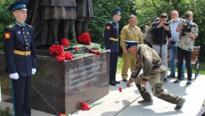 Монумент матерям в честь 75-летия Великой Победы открыли в Петрозаводске