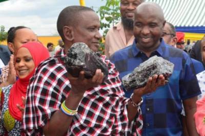 Шахтер-миллионер: в Танзании мужчине заплатили миллионы за 15 кг драгоценных камней