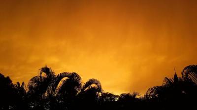 Пылевое облако "Годзиллы" окрасило небо над Карибами и США в марсианские цвета