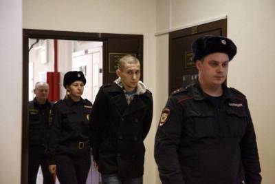 Двух оппозиционеров в Петербурге осудили за растление и наркотики
