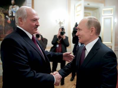 Песков об обвинениях Лукашенко: "Мы с вами, слава Богу, не в Вашингтоне живем"