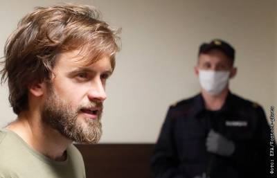 Мосгорсуд признал законным арест Верзилова на 15 суток за брань на улице