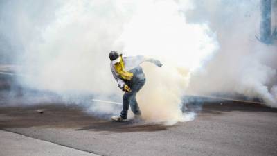 Полиция применила слезоточивый газ против демонстрантов в Черногории
