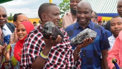 Власти Танзании заплатили старателю $ 3,4 млн за два кристалла танзанита