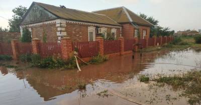 Сильные осадки привели к подтоплениям домов в Урзуфе