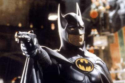 THR: Майкл Китон ведет переговоры о возвращении к роли Бэтмена, которого играл еще в 90-х годах прошлого века в фильмах Тима Бёртона