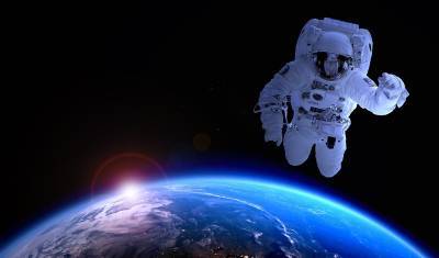 Россия отправит в космос двух туристов в 2023 году