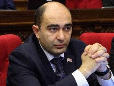 «Пастинфо»: Эдмон Марукян встречался с властями в новостройке в центре Еревана