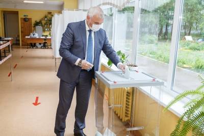 Владимир Уйба проголосовал по поправкам в Конституцию России