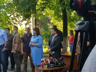 Жильцам взорвавшегося на Позняках дома в Киеве вручили сертификаты на новые квартиры