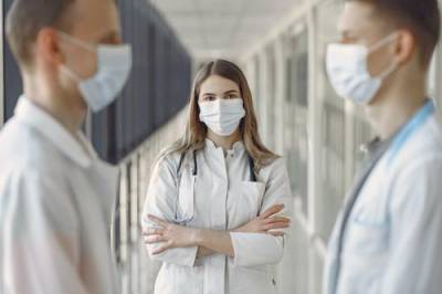 Власти Архангельской области заявили о нехватке врачей для лечения пациентов с COVID-19