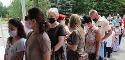 Жители ЛНР активно голосуют Конституции России