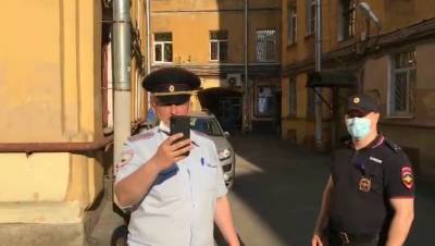 Штаб «Открытой России» в Санкт-Петербурге оцеплен сотрудниками полиции. Они готовятся провести обыск
