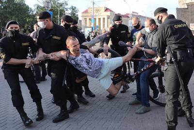 Глава МВД Белоруссии рассказал про «ласковые намеки» ОМОНа на акциях протеста
