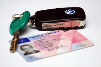 Десятки немцев купили водительские права в Чехии