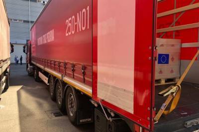 В Киев из Польши прибыли 13 грузовиков со средствами эпидемиологической защиты