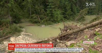 Почти две сотни домов под угрозой: в Ивано-Франковской области из-за оползней и наводнения эвакуируют людей