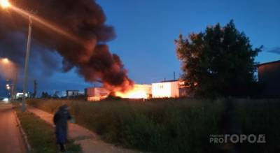 В Новочебоксарске горят гаражи