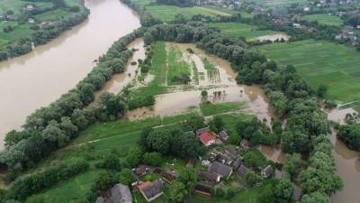 Зеленского поразил масштаб наводнения на западе Украины