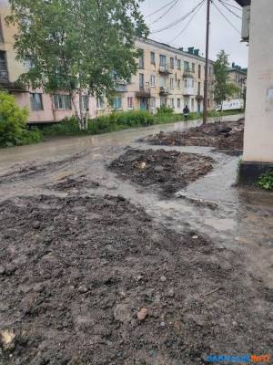 Строительство нового арендного дома в Шахтерске смешало жизнь людей с грязью