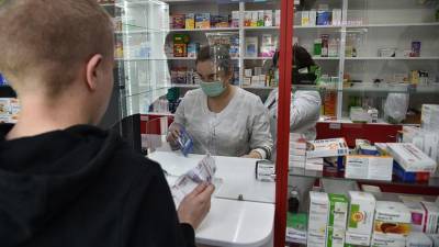 Выручка российских аптек в мае упала на 14%